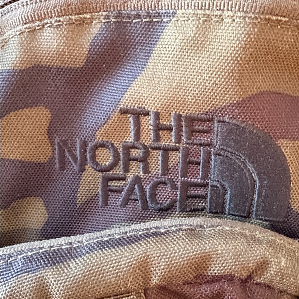 The NORTH FACE Heckler camo patterned backpack - Picture 2 of 13